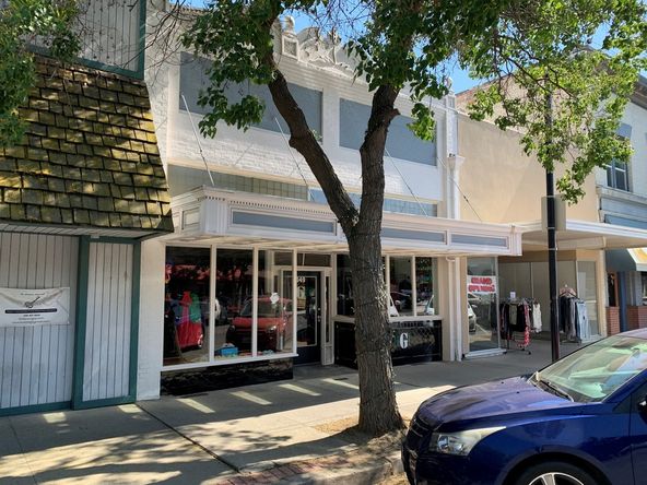 Remodeled High Exposure Retail/Office Building Off Hard Corner: 349 W D St, Lemoore, CA 93245